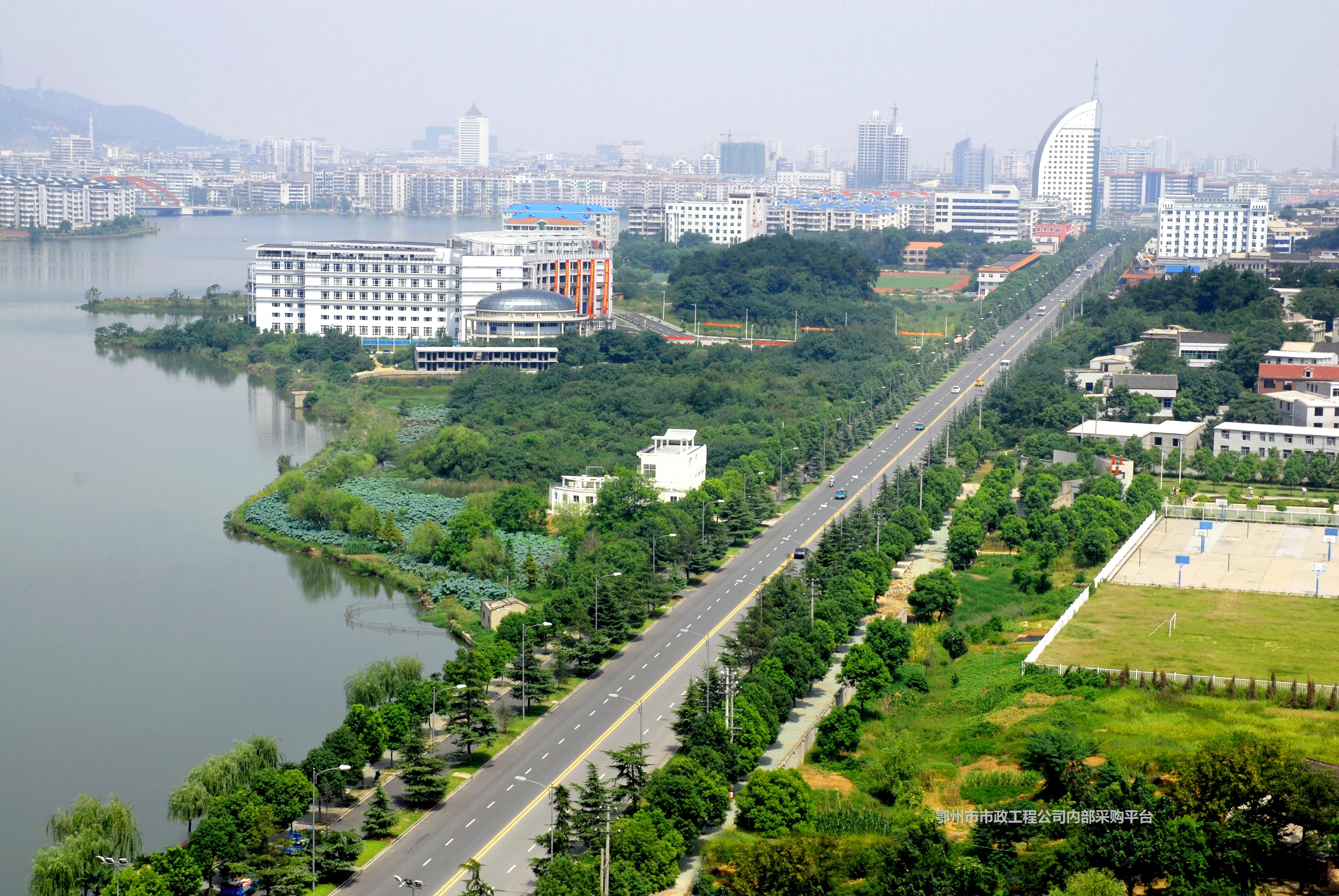 凤凰路南段刷黑改造工程